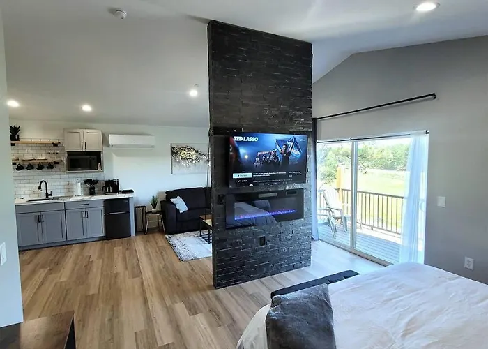 Mountain Escape, W/fireplace! Holiday home